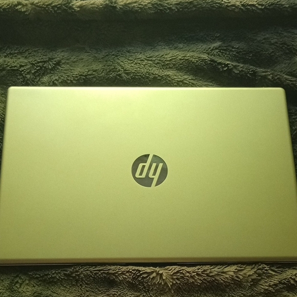 HP Gold Laptop - Picture 1 of 3